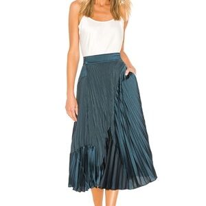 Vince pleated midi skirt